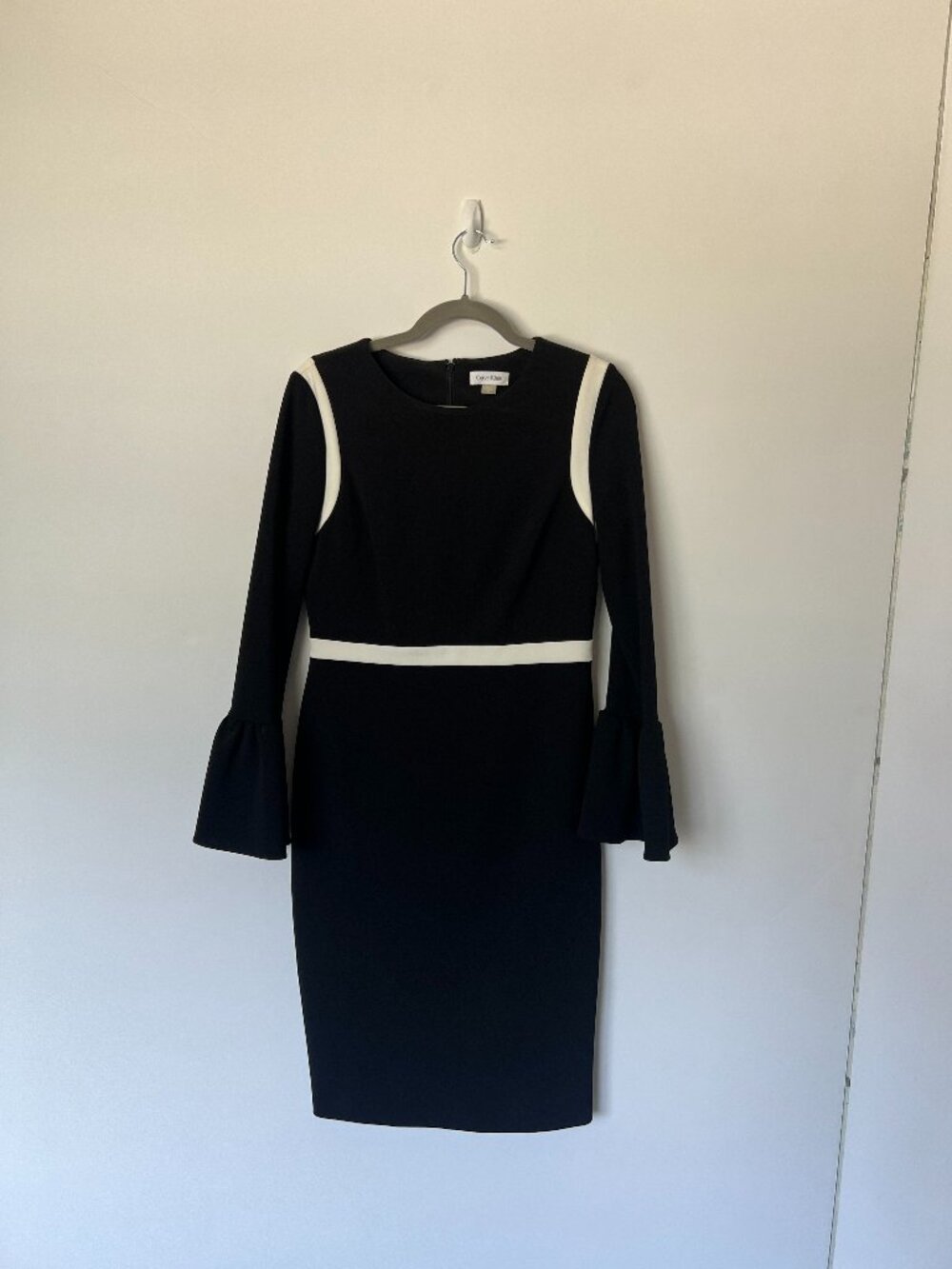 Calvin Klein Black White Colorblock Bell Sleeve Sheath Dress Size 10